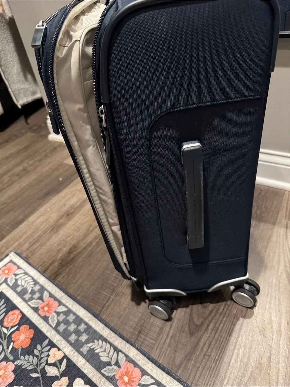 Samsonite Navy Softside Spinner Carry-On Luggage